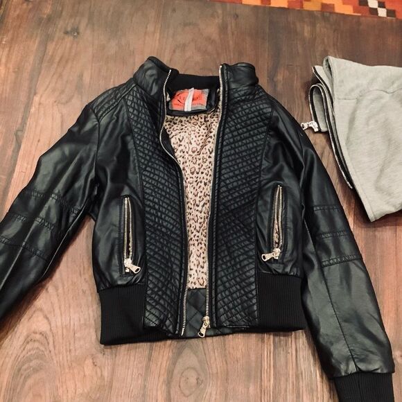 VEGAN LEATHER CROPPED JACKET GIRLS CROP BOMBERVJACKET ZIP HOODIE NWOT Y2K - Picture 1 of 6